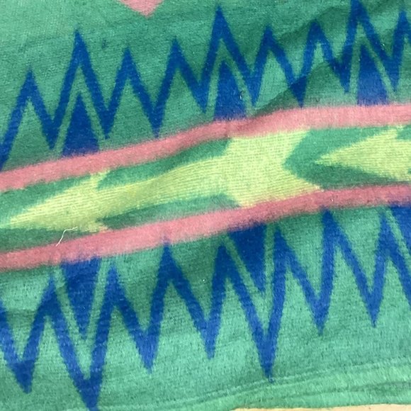 Vintage Aztec Pattern Blanket 75" x 54" - Picture 7 of 7